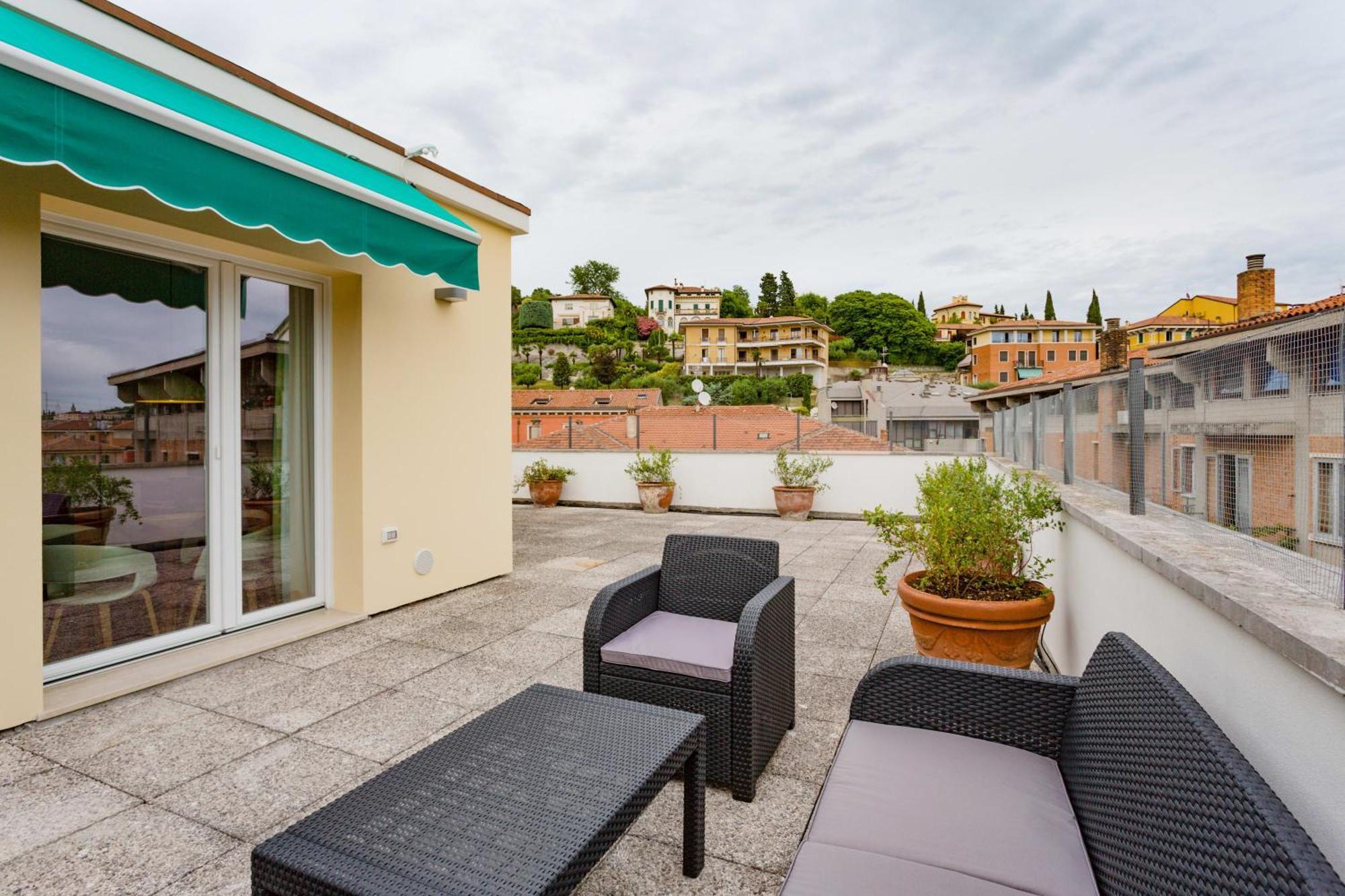 Ferienwohnung Amazing Flat With Big Terrace And Private Car Park Verona Exterior foto