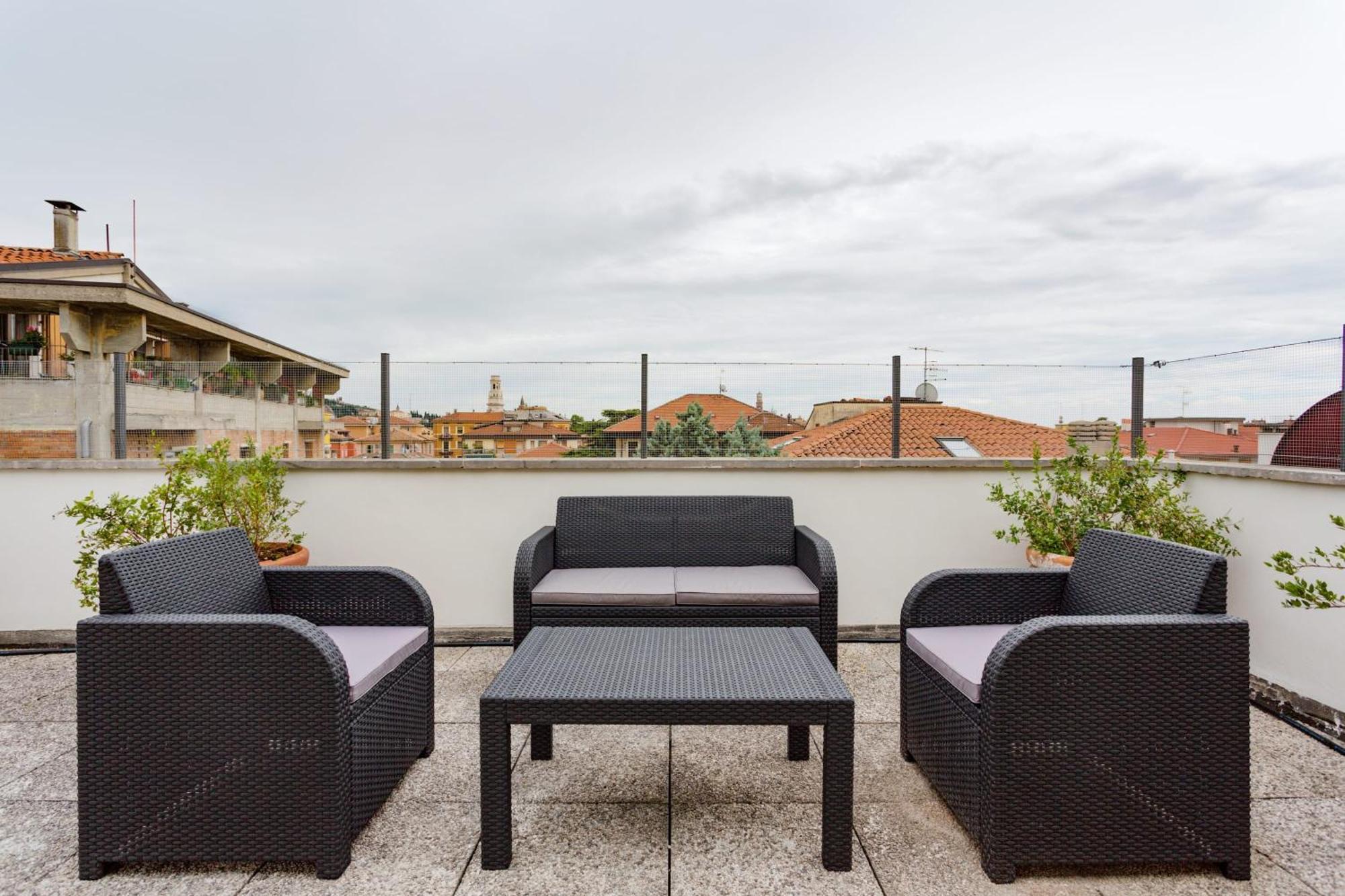 Ferienwohnung Amazing Flat With Big Terrace And Private Car Park Verona Exterior foto
